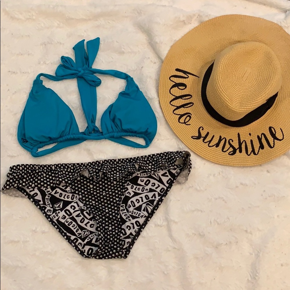 👙Volcom turquoise bikini top!